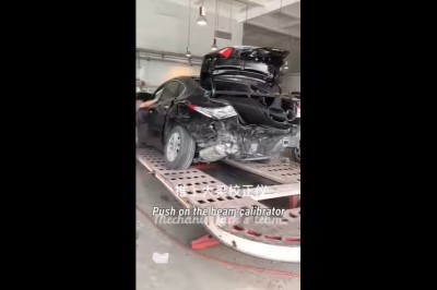 Tak się robi „niebite” auta. Blacharz w akcji