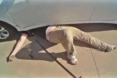 Ratowanie gościa przygniecionego przez własne auto