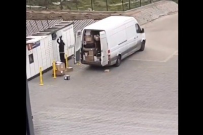 Tak pakowali przesyłki do paczkomatu. Panowie się nie popisali 