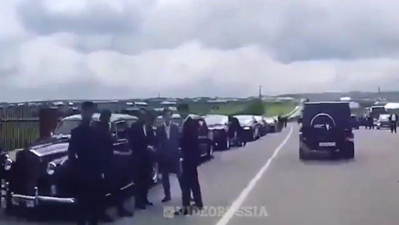 Kolumna luksusowych aut na weselu w Czeczenii