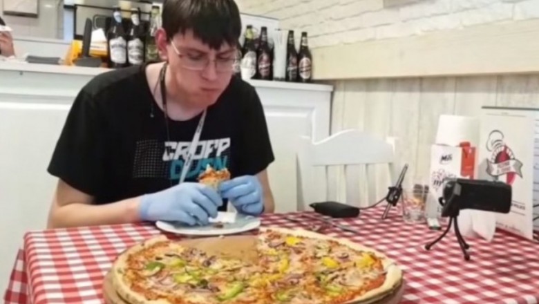 Typa zmiotło po jednym kawałku pizzy. Nieudana akcja w krakowskiej restauracji