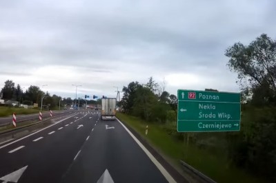 Kierowca TIRa i jego mistrzowskie hamowanie na czerwonym 