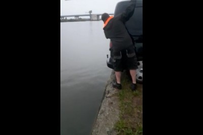 Jesteśmy na miejscu, można wysiadać. Mocny żart kumpla