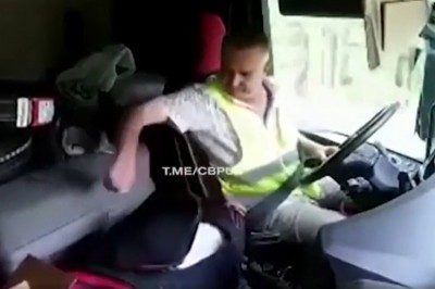 Przeszkadzała mu torba, więc skasował TIRa. Tak się kończy nieuwaga