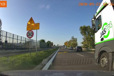 Kolizja osobówki z szeryfem drogowym w TIRze. To się zdziwił