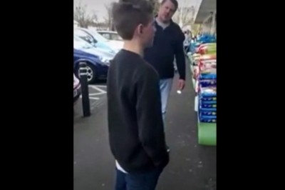 Ojciec daje lekcje synowi, który nawyzywał ludzi w sklepie