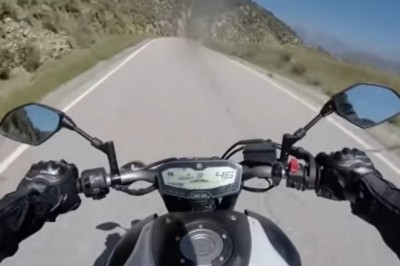 Czołówka motocyklisty z wozem strażackim. Gość nagrał swój wypadek