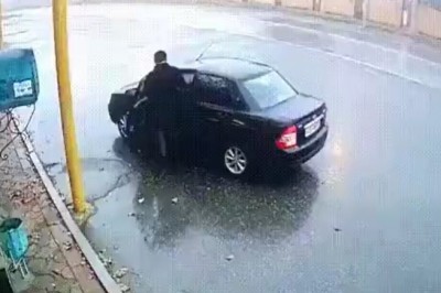 „Błąd w Martixie” w prawdziwym życiu. Efektowny wjazd