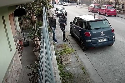 Nie wiedzieli jak odpalić auto, to zawinęli je na pycha