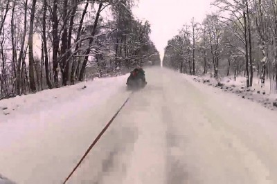 Hardcorowy kulig 155 km/h. Tak się „bawią” na bocznej drodze