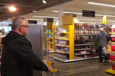 Miał minutę na darmowe zakupy w markecie. Zobaczcie co odstawił ten gość