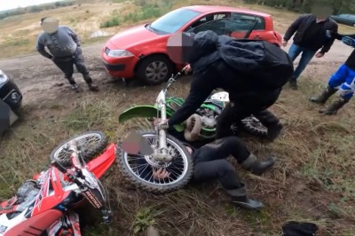 Właściciele terenu szarpią się z motocyklistami. Nagrali całe zajście
