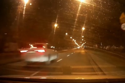 Wyścig uliczny w Warszawie zakończony dachowaniem