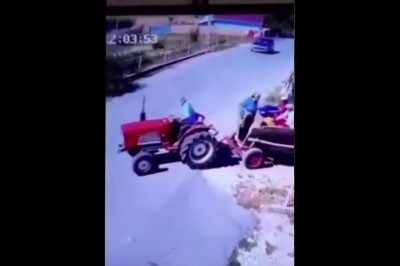 Traktor kontra osobówka. Gość miał mega dużo szczęścia