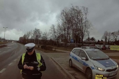 Policjantka nie ogarniała sygnalizacji. Dziwna kontrola policyjna