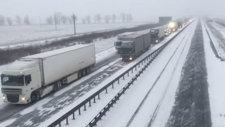 Szeryf drogowy blokuje ekspresówkę podczas zamieci. Gniezno - Poznań