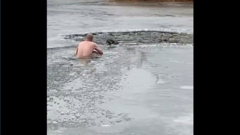 Przypadkowy mężczyzna ratuje psa pod którym załamał się lód