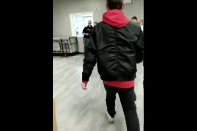 Kiedy nie widziałeś swojego kumpla bardzo długo i robisz mu niespodziankę 