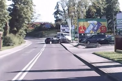 Busem wjechał na czołówkę, a później w sklep. 19-latek został zatrzymany 