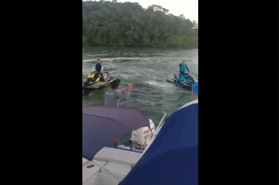 Szybkie zakończenie imprezy przez dwóch typów na skuterach