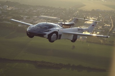 Przyszłość jest dzisiaj. Samochód, który lata i jeździ po drogach