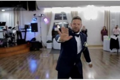 Przerwał pierwszy taniec z panną młodą i kazał jej się nie zbliżać
