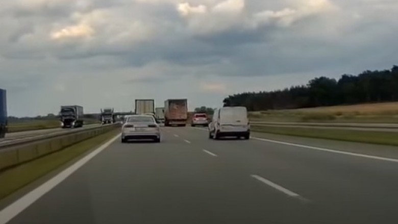 Mistrz kierownicy doprowadza do wypadku na autostradzie A2