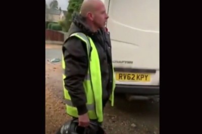 Szef robi niespodziankę swojemu pracownikowi za świetną pracę