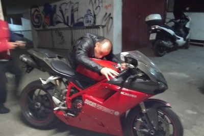 Kiedy odbierasz motocykl po naprawie i chcesz się nim pochwalić