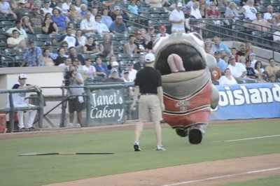 Mega show z maskotką zespołu przed meczem. Wszystkich zaskoczyli 