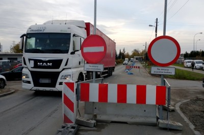 Chamstwo na drodze jednokierunkowej w Warszawie