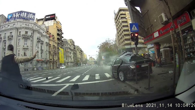 Skasował BMW na skrzyżowaniu podczas ucieczki przed policją 