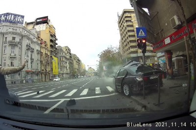 Skasował BMW na skrzyżowaniu podczas ucieczki przed policją