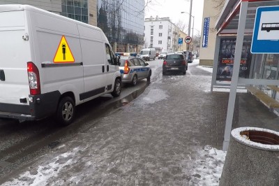 Miał w nosie zakaz jeżdżenia po chodniku. Szybko pożałował 