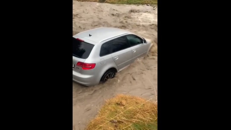 Ziomek w Audi A3 myślał, że ma auto terenowe i wjechał do potoku 