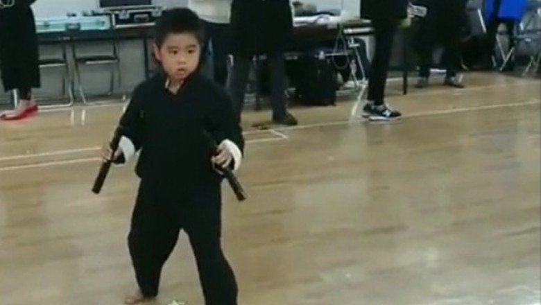 Mały „Bruce Lee” pokazuje swoje nieprzeciętne umiejętności