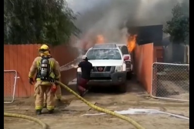 Strażacy byli zdziwieni, gdy wbiegł do palącego się domu 