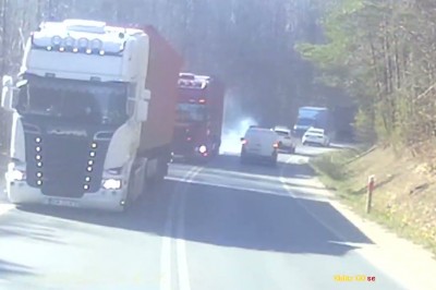 Nagranie z czołowego zderzenia dwóch ciężarówek - Miechucino