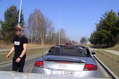 Kiedy jeździsz Audi cabrio i bardzo denerwują Cię klaksony