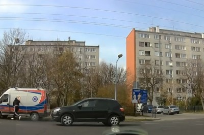 Kolizja kierowcy karetki i ucieczka z miejsca zdarzenia - Wrocław