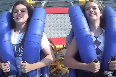 Dwie dziewczyny na procy totalnie zaskoczone niespodzianką