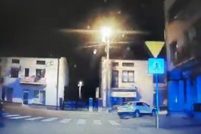 Ucieczka 19-latka przed policją zakończona na słupie