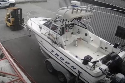 Gdy parkujesz łódź klienta i rozbijasz auto szefa. Pechowy dzień pracownika