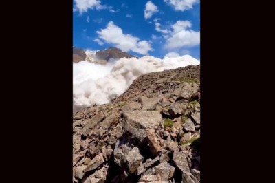 Kiedy myślisz, że jesteś w bezpiecznym miejscu nagrywając ogromną lawinę