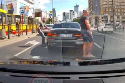 Kierowca BMW wyskoczył z łapami do pasażerów Seata - Warszawa