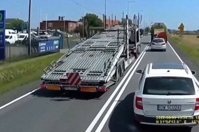 Lawetą spychał osobówki z drogi, bo jechał na czołówkę 