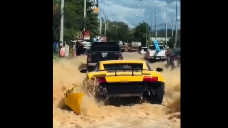 Kiedy stwierdzisz, że swoim Lamborghini przejedziesz przez zalaną ulicę 
