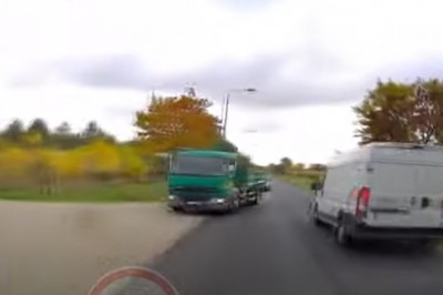 Nie dawał się wyprzedzić i o mało nie doprowadził do wypadku 