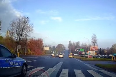 Policyjne BMW nagrane podczas wyprzedzania na pasach - Bytom