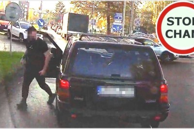 Wysiadł i groził kierowcy, bo ten zwrócił mu uwagę